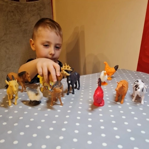 Mācīšanās caur spēli un iztēles attīstība