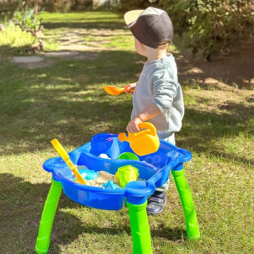 Easy assembly and play anywhere