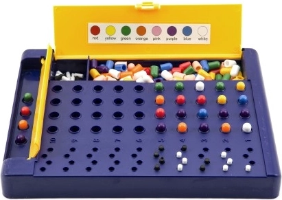 Praktiska spēles pamatne ar glabāšanas vietu