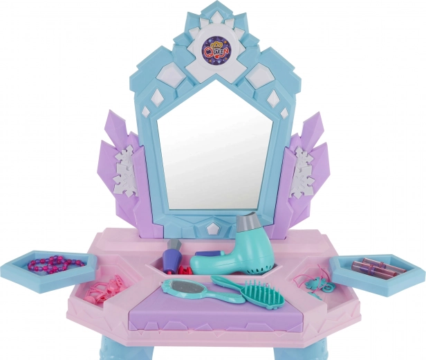 Praktiski glabāšanas nodalījumi un bagātīgi aksesuāri