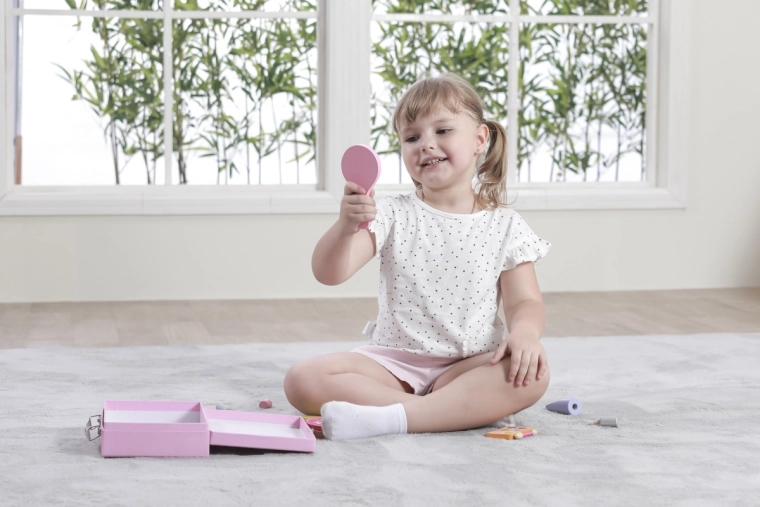 Veicina iztēli un sociālās prasmes