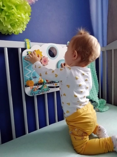 Droša piekāršana pie gultiņas