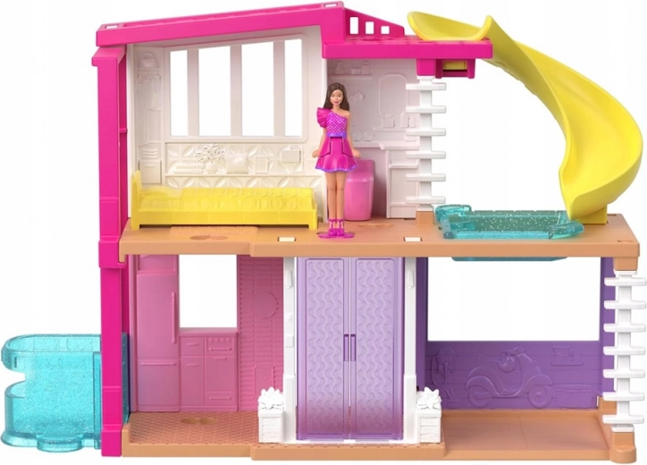 Divi stāvi pilni jautrības ar baseinu un slidkalniņu