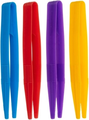 Smalkās motorikas treniņš ar pincetēm