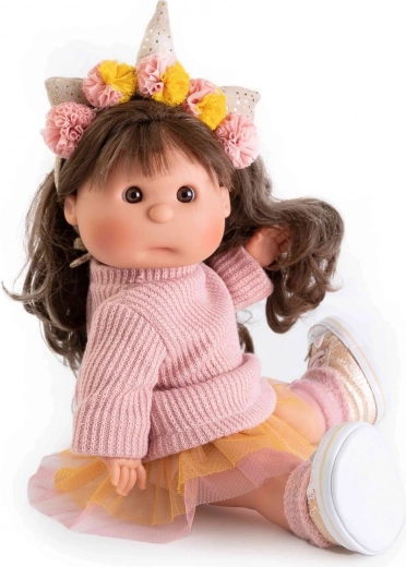 Rokām darināta lelle