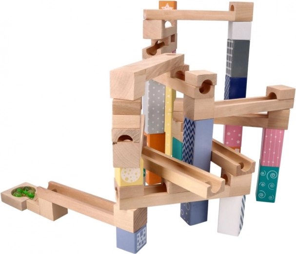 Izturīgs koks un drošs izpildījums