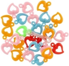 Divi motīvi: sirsniņas un burti