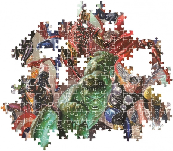 Darbības pilns THE AVENGERS motīvs