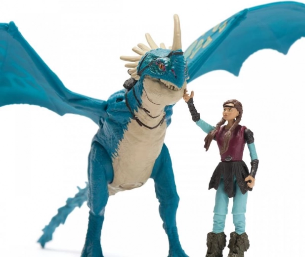 Poseable dragon with wide wings
