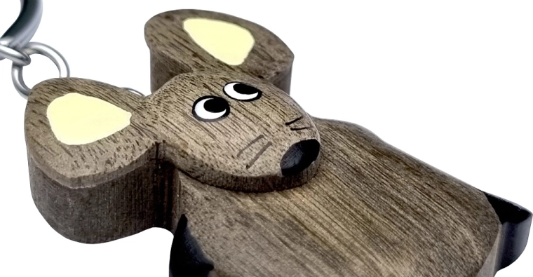 Rokdarbs no dabīga koka