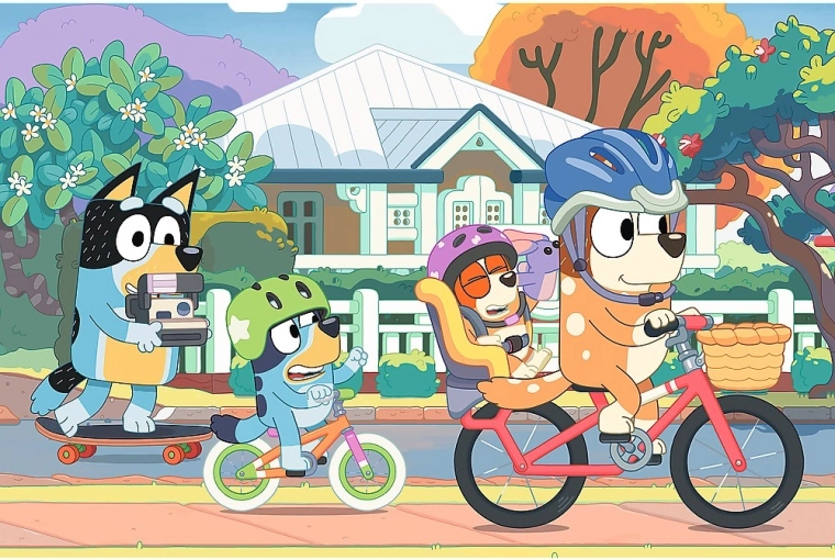 BLUEY motīvs, pilns kustības un prieka