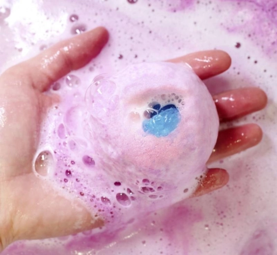 Vanna pilna krāsu un šūpojošas jautrības