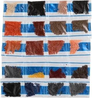 Bagāta mirdzošu akmentiņu palete