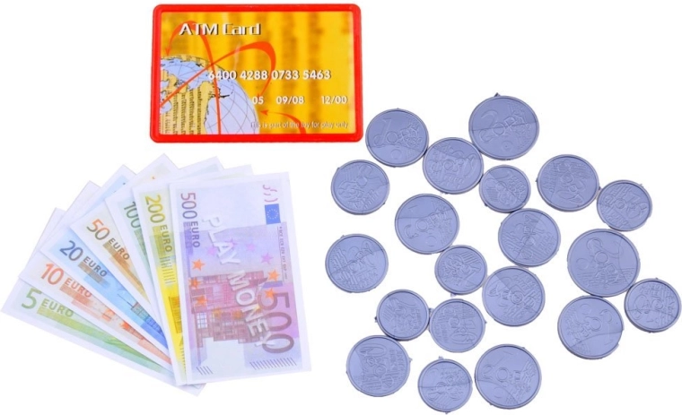 Naudas atvilktne, karte un eiro monētas