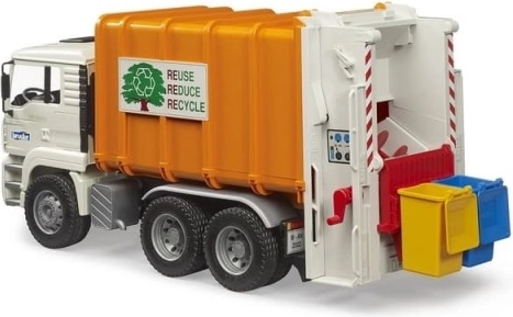 Atveramas aizmugurējās durvis ar slēdzeni