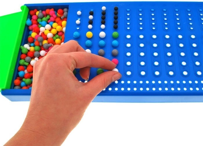 Attīsta loģiku, krāsu uztveri un motoriku