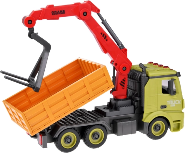 Darbojošs HDS celtnis un atverama kravas kaste