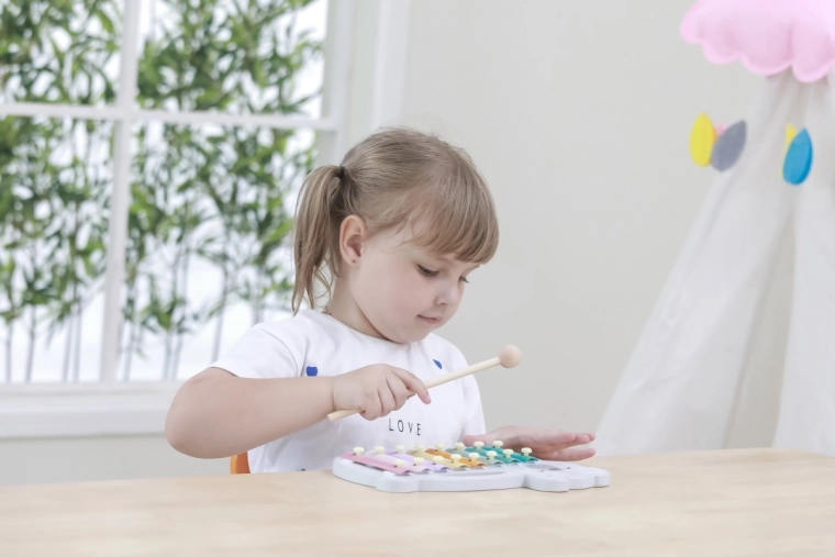 Drošs un izturīgs dizains mazām rociņām