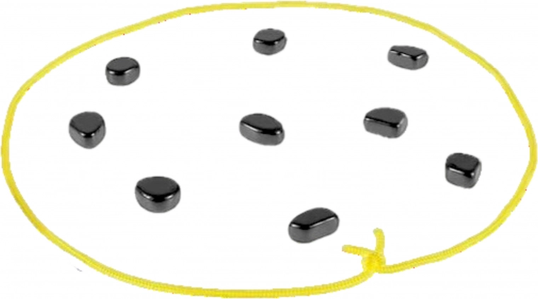 Norobežota spēles zona ar dzeltenu aukliņu
