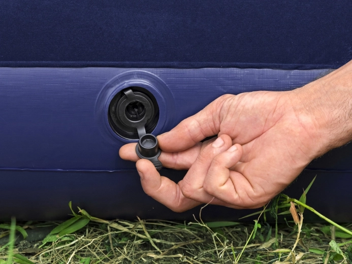 Ātra uzpūšana, pateicoties iebūvētajai kāju pumpai