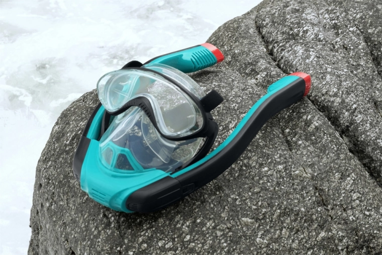 Uzlabota sausās snorkelēšanas trubas tehnoloģija