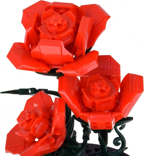 Detalizēts zieds ar reālistiskām formām