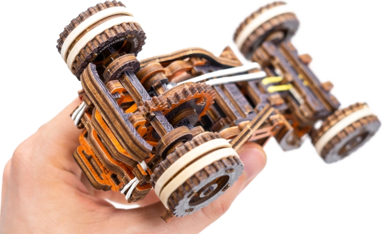 Driving mechanism with rubber power