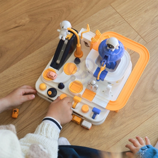 Kustīgas detaļas un mehāniska vadība bez baterijām