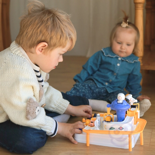 Sacensības un komandas spēle ar 3 mašīnītēm