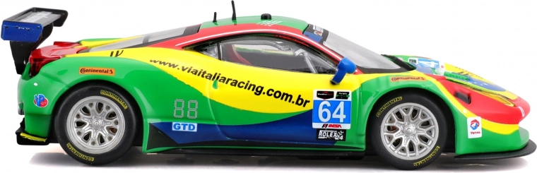 Metāla virsbūve un ripojoši riteņi