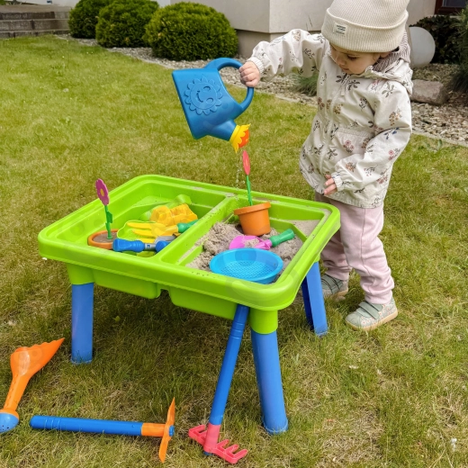 Divi nodalījumi ūdenim un smiltīm