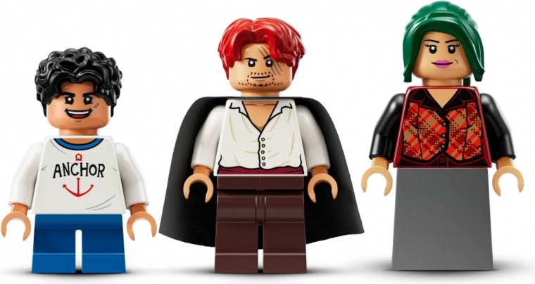 Trīs minifigūriņas: Luffy, Shanks un Makino