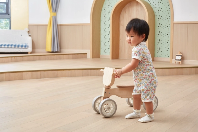 Drošs stūres ierobežotājs un aizmugurējais atbalsts