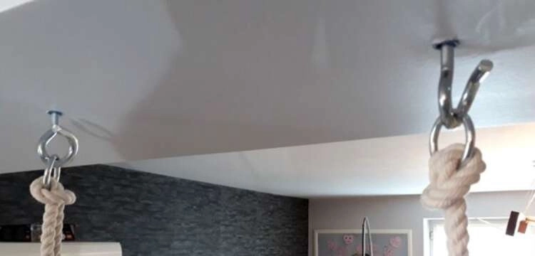 Vienkārša montāža pie griestiem