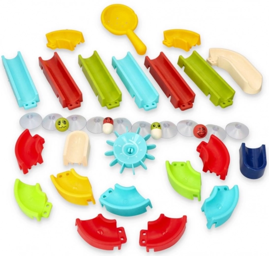 Krāsainas detaļas veicina mācīšanos rotaļās