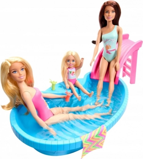 Vasaras jautrība pie baseina ar Barbie