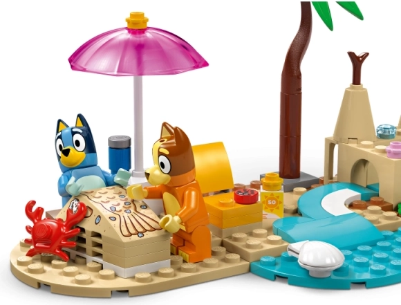 Pludmale pilna radošas izklaides