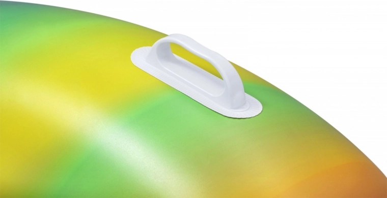 Drošs satvēriens pateicoties diviem rokturiem