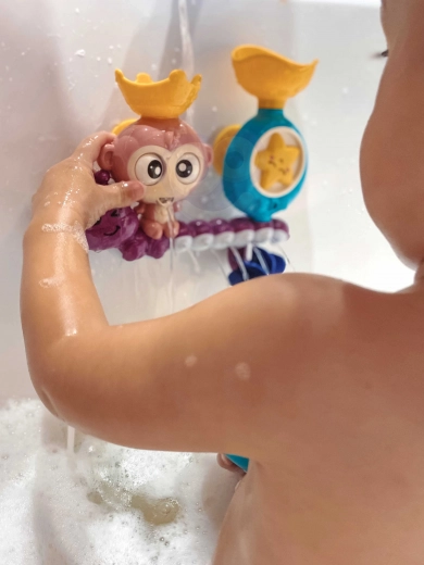 Easy installation thanks to strong suction cups