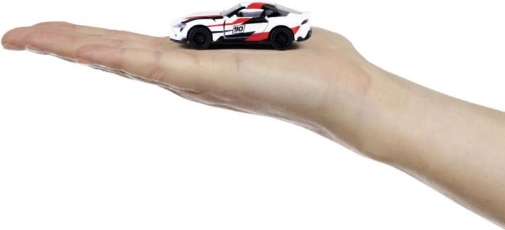 Kompakts izmērs 7,5 cm un mērogs 1:64