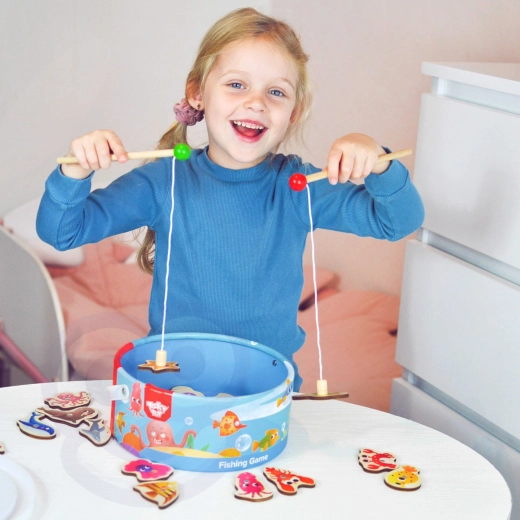 Engaging play setting with a “pond”