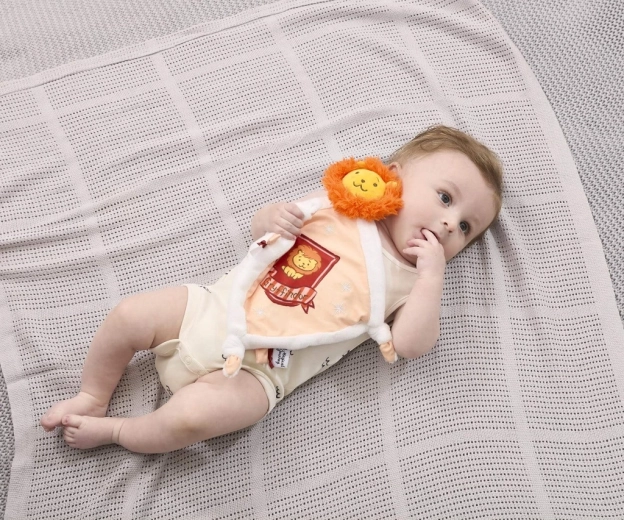 Maigs plīšs un saudzīgi pieskārieni