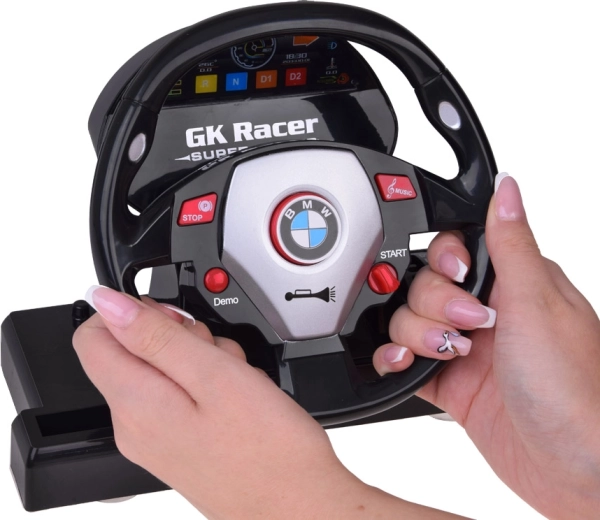 Reālistiska stūre ar pārnesumiem un efektiem