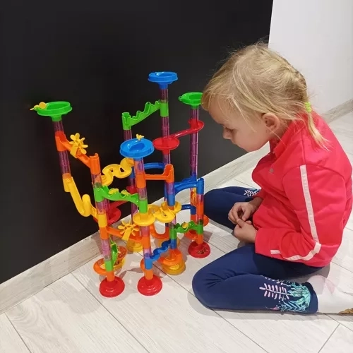 Liels komplekts: 105 detaļas + 30 bumbiņas