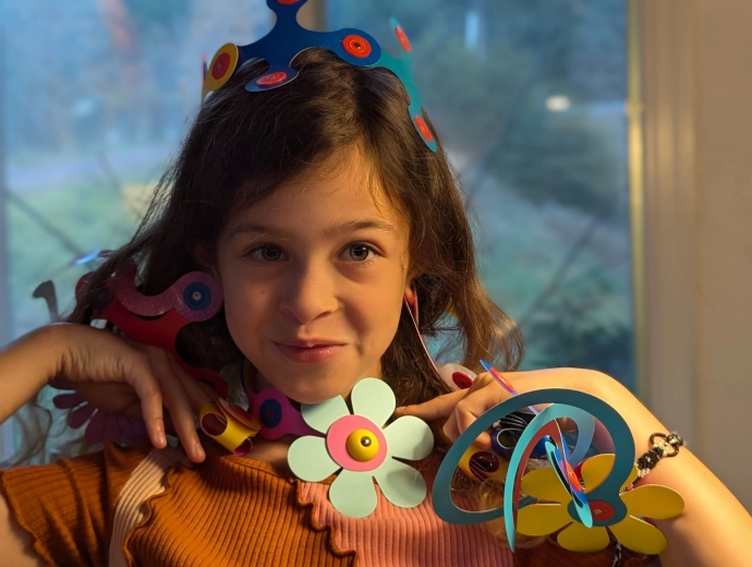 Mirdzošas rotas un aksesuāri, kas izceļas