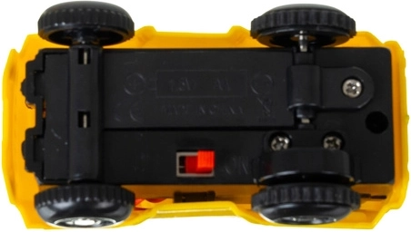 Ar baterijām darbināma mašīnīte un gluda braukšana