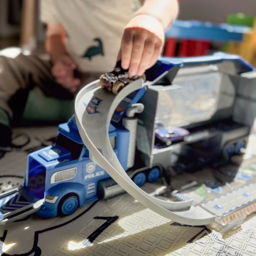 Izklājama sacīkšu trase ar aizrautību