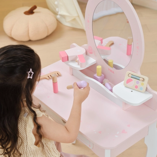 Bagātīgs koka piederumu komplekts