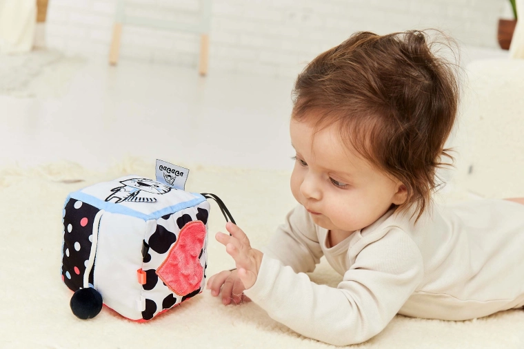 Kabatiņa ar bumbiņu un drošs spogulītis