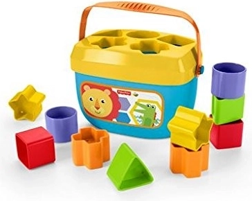 Māca krāsas un formas rotaļājoties